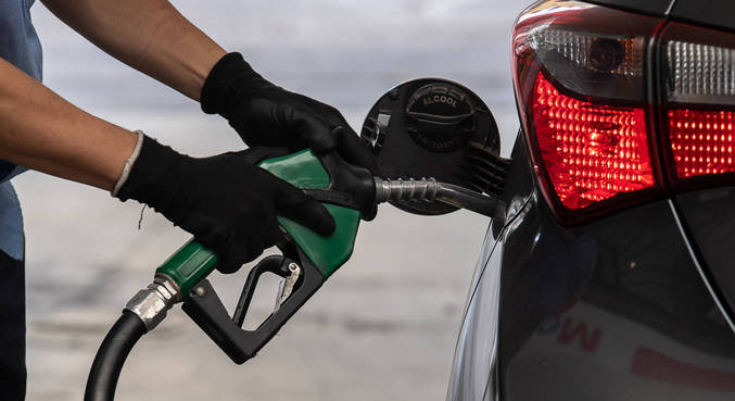 Combustíveis ficaram 14% mais baratos em julho