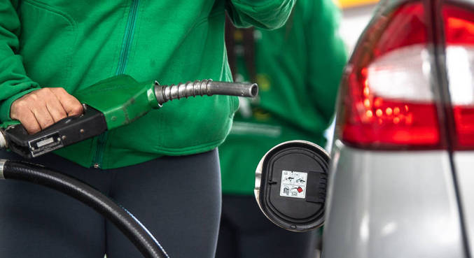 Combustíveis para veículos ficaram 23,87% mais em conta em 2022