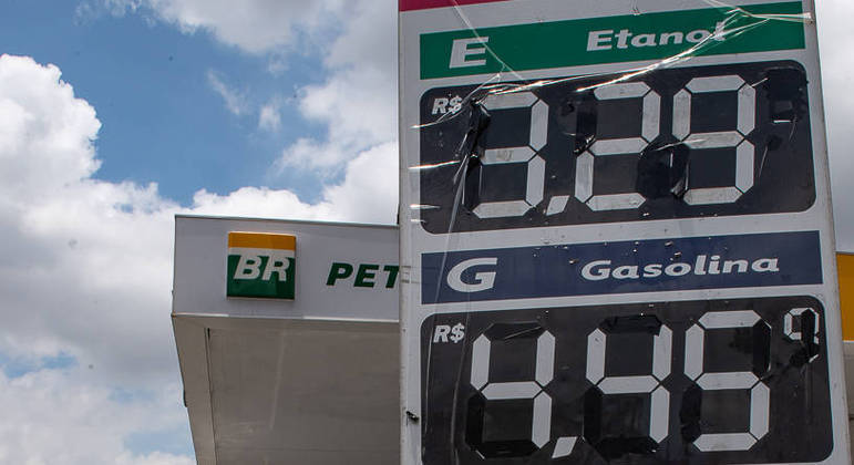 São Paulo, SP - 07.11.2022 - Posto de combustível -  Posto de combustivel, na av. Marquês de São Vicente, zona oeste. Consumidores reclamam dos constantes aumentos no preço dos combústiveis . Foto Edu Garcia/R7