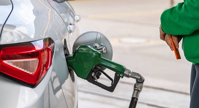 Gasolina sobe nos postos de todo o país, apesar de a Petrobras manter preço estável