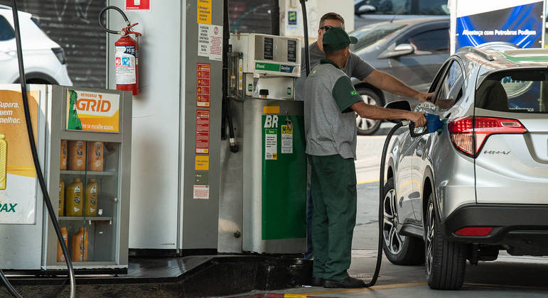 Petrobras nega a defasagem no preços dos combustíveis
