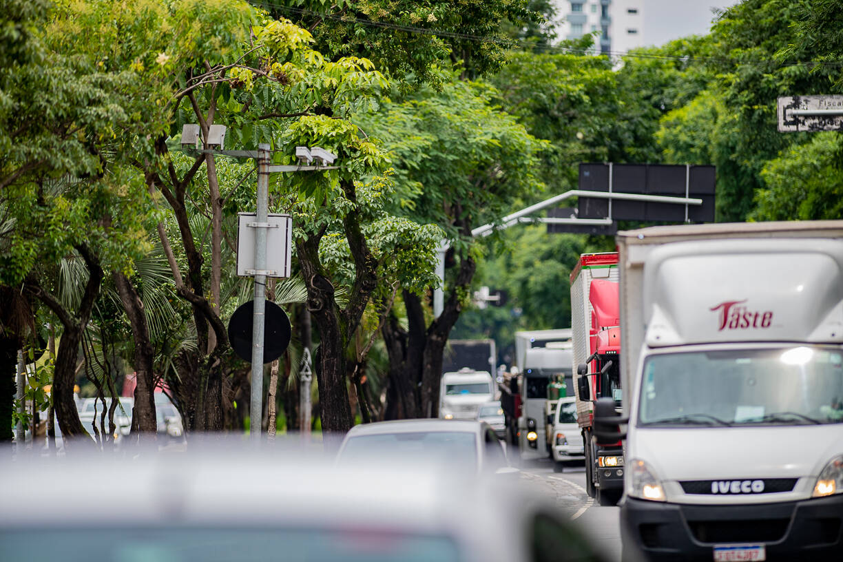 Falta de cinto rende uma multa a cada 2 minutos em rodovias federais -  28/06/2015 - UOL Notícias