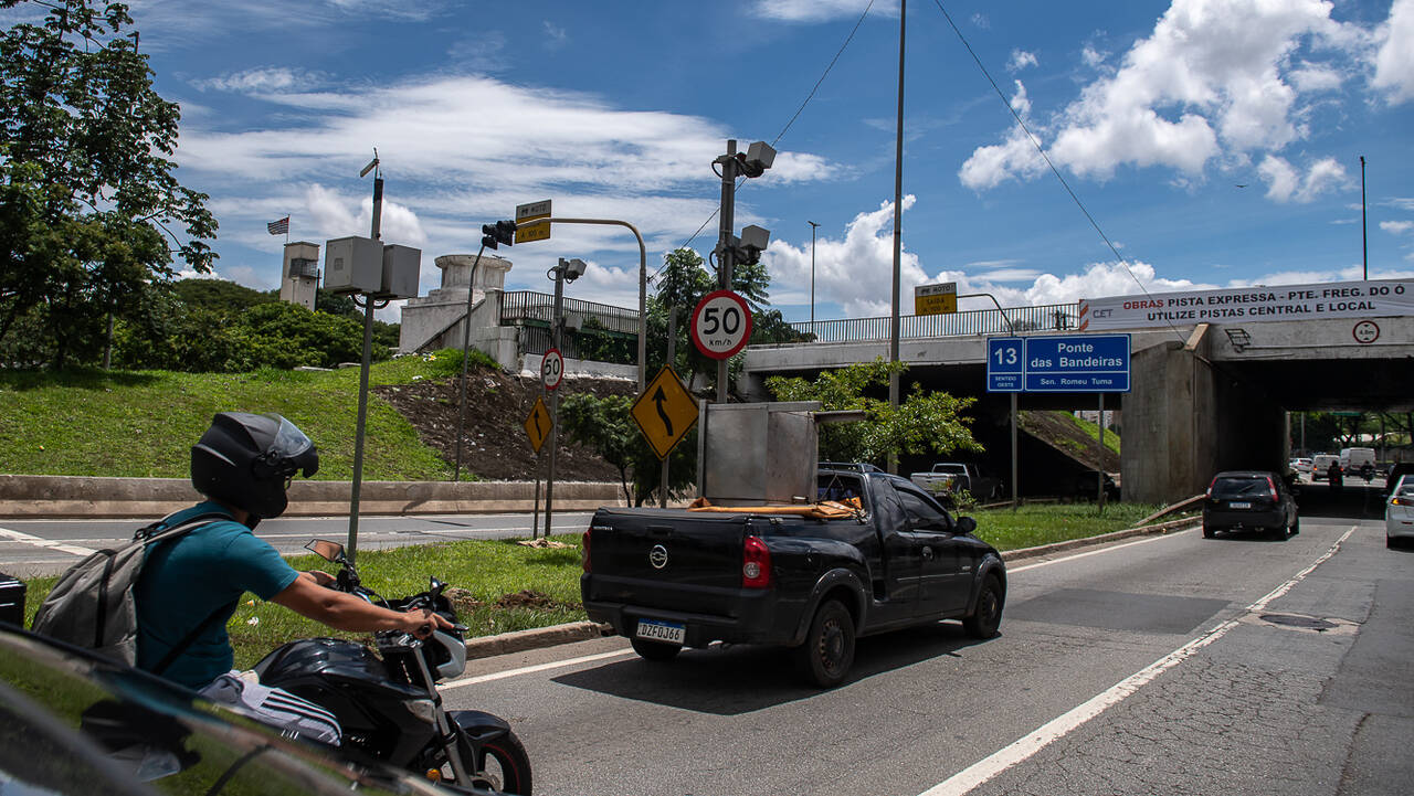 Falta de cinto rende uma multa a cada 2 minutos em rodovias federais -  28/06/2015 - UOL Notícias