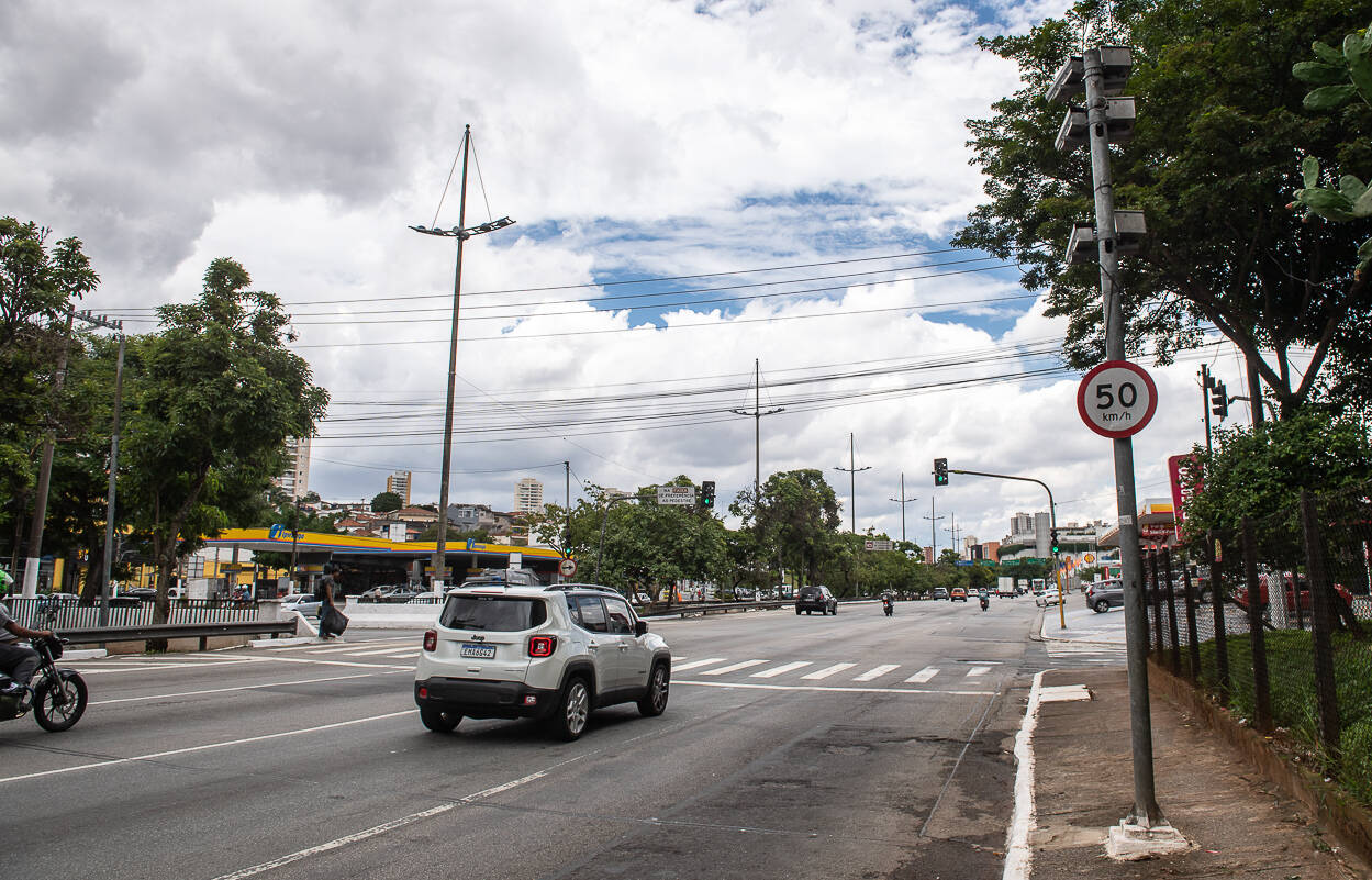 São Paulo, SP - 13.01.2023 - Radares que mais multam na cidade - Radares que são campeões de autuação de infração no trânsito da cidade.  Av. Profº. Abraão de Morais (Imigrantes/Ipiranga), na esquina com a rua Francisco Tapajós. Foto Edu Garcia/R7