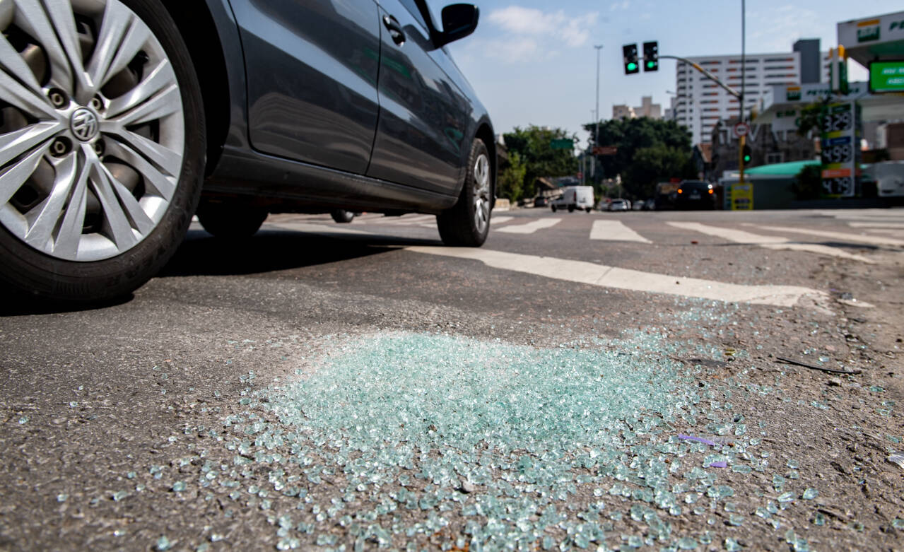 ‘gangue Da Pedrada Movimento Em Lojas De Vidro Para Carro Triplica Em São Paulo Notícias 4621