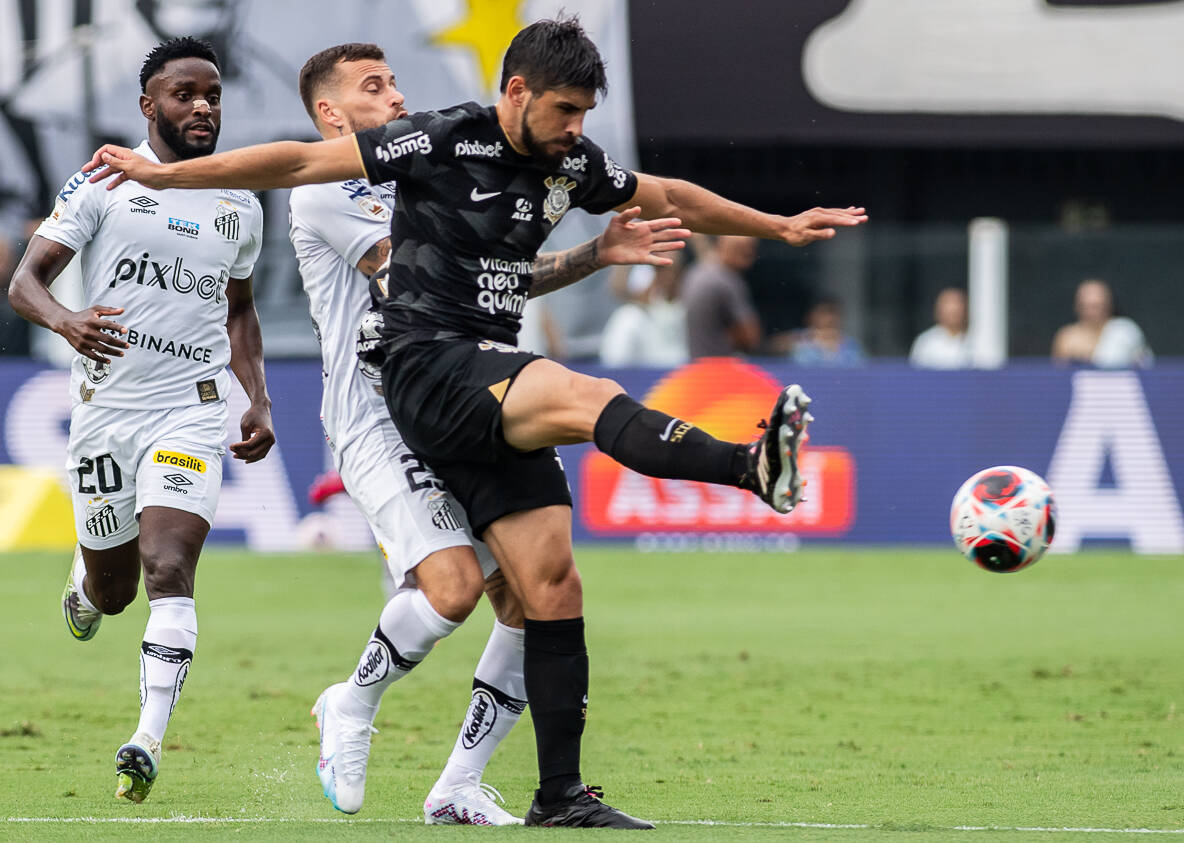 Bruno Méndez é titular em vitória do Uruguai e será desfalque para o  Corinthians em clássico