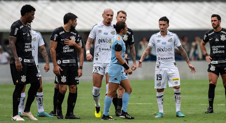 Corinthians e Santos só voltam a campo em abril