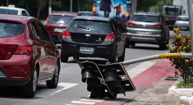 Foram 3.875 casos de furto e vandalismo no sistema de semáforos em sete meses, diz CET