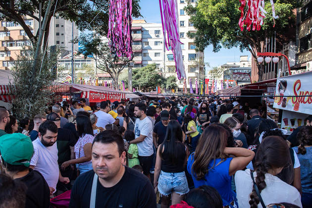 São Paulo, SP - 09.07.2022 - Tanabata Matsuri - Festa tradicional japonesa com apresentação de dança folclórica, lutas marciais, comidas típicas. Praça da Liberdade. Foto Edu Garcia/R7