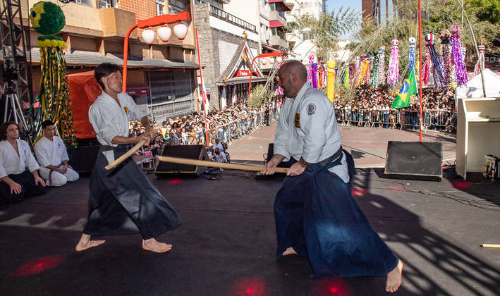 São Paulo, SP - 09.07.2022 - Tanabata Matsuri - Festa tradicional japonesa com apresentação de dança folclórica, lutas marciais, comidas típicas. Praça da Liberdade. Foto Edu Garcia/R7