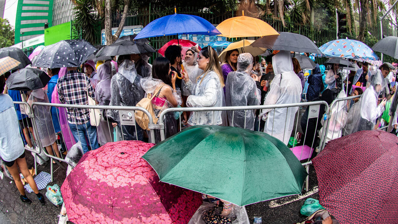 Les fans de Taylor Swift font face à la pluie et à des files d’attente de plusieurs heures pour leur premier spectacle à São Paulo – Divertissement