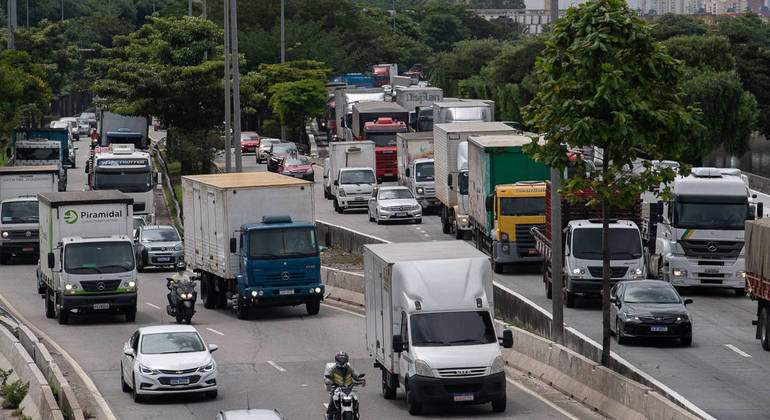 Trânsito na marginal Tietê, em São Paulo. Rodízio volta a vigorar