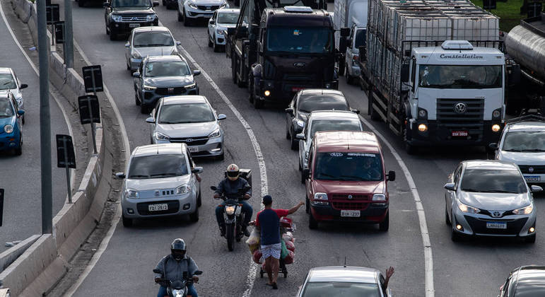 Trânsito na marginal Tietê, em SP. Rodízio volta a vigorar