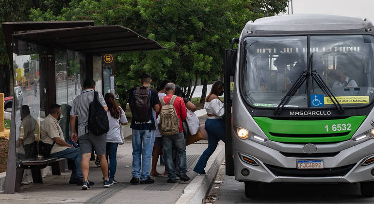 Greve de motoristas de ônibus em SP vai aumentar custo do transporte