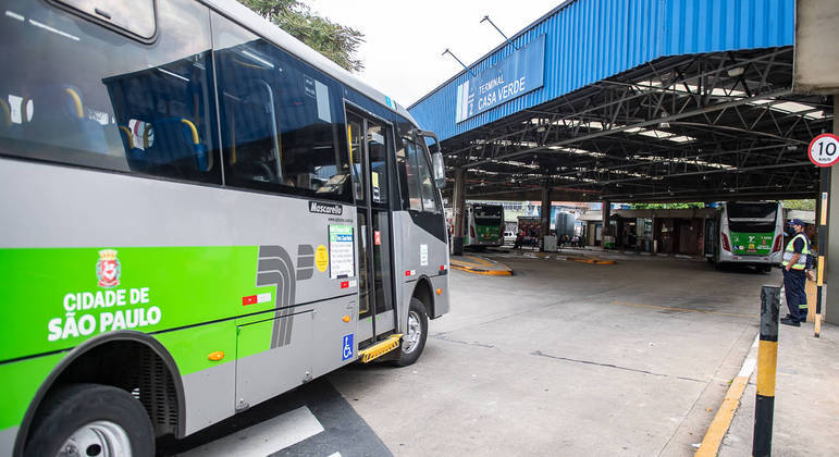 Ônibus no Terminal Casa Verde, em São Paulo