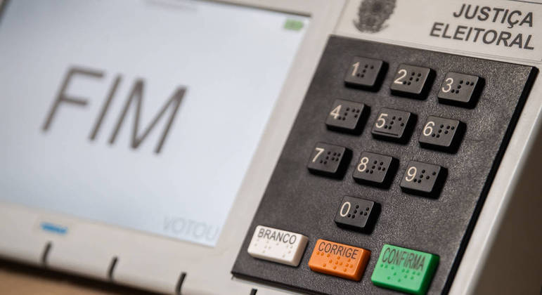 Termina a votação do segundo turno em todo o Brasil; começa a apuração