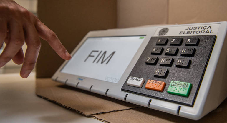 TSE quer que Minist&eacute;rio da Defesa apresente relat&oacute;rio sobre eventual auditoria das urnas