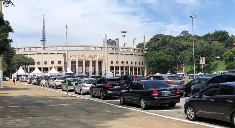 No Pacaembu, filas chegaram a ter 4h de espera no sábado; hoje, média é de 1h de espera