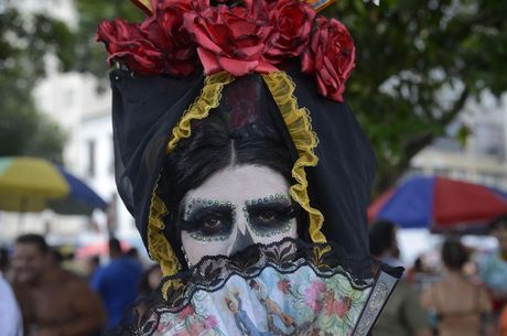 Blocos abrem carnaval não oficial no Rio de Janeiro