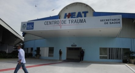 Menino tentou proteger vizinha e correu com irmã no colo
