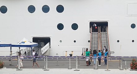 Passageiros do MSC Preziosa desembarcam no Rio