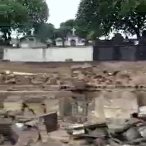 Vídeo mostra muro caído