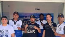 Lutador de MMA imobiliza menor suspeito de furto no Rio