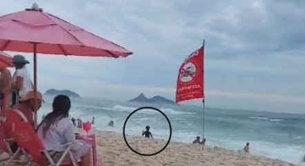 Vídeo registrou menino na beira do mar antes de sumir