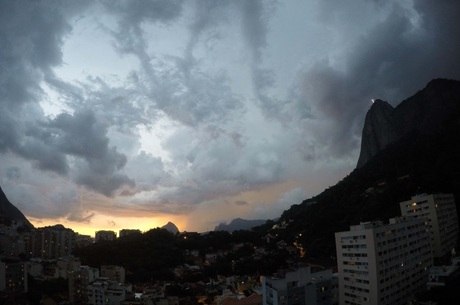 Rio Tem Chuva De Granizo Apos Sensacao Termica Chegar A 53Âº C Noticias R7 Rio De Janeiro