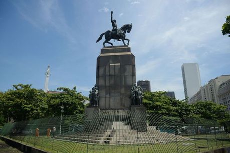 Monumento a Marechal Deodoro foi depredado este mês