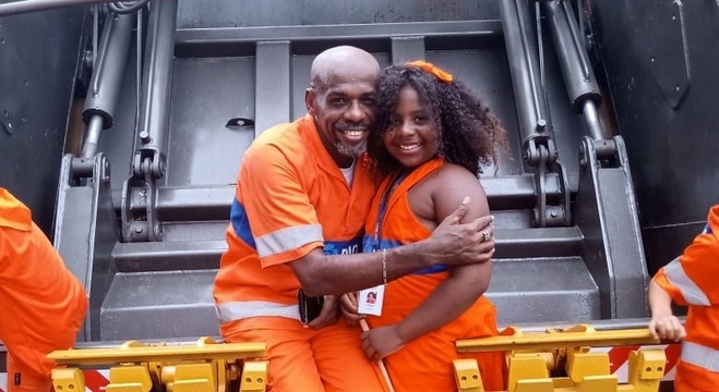 Larissa e Renato Sorriso posam para foto