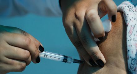 Irregularidades colocam vacinação contra covid-19 em risco