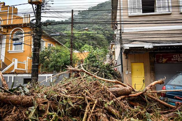 A Defesa Civil informou que ainda há previsão de chuva fraca a moderada a qualquer momento no município