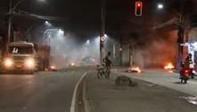 Após morte, moradores fazem manifestação no Jacarezinho