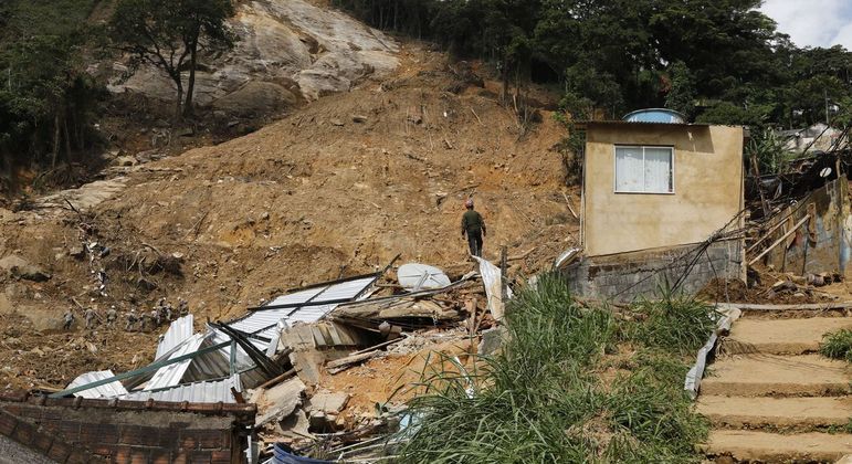 Ao menos 231 pessoas morreram na maior tragédia de Petrópolis