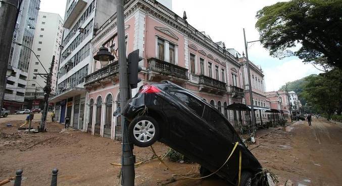 Acervo do Museu Imperial de Petrópolis não sofreu danos, mas funcionários perderam as casas