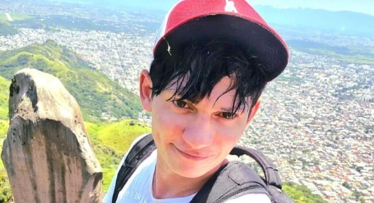 Anderson Bruno foi encontrado morto dentro de casa, em Realengo
