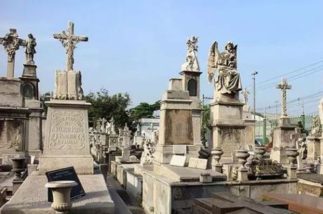 Cemitério vai realizar velório pela internet