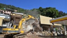 Construção condenada pela Defesa Civil é demolida em Petrópolis