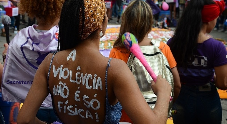 Feminicídios caem, mas outras formas de violência contra as mulheres aumentam