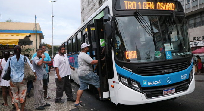 Pela manhã, apenas 50% da frota de ônibus regulares circulava no Rio
