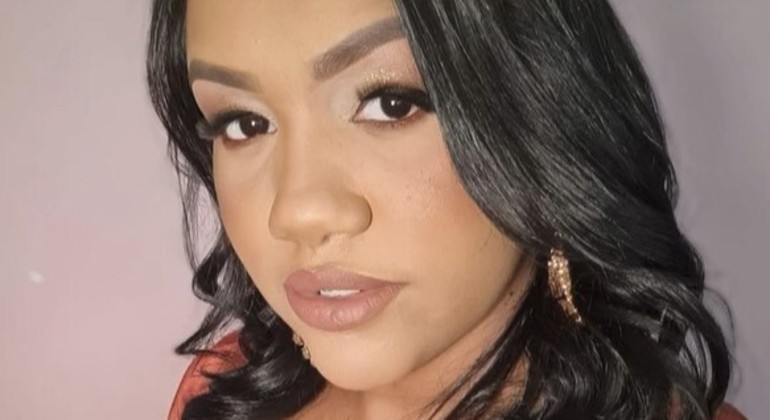Alana Botelho, de 29 anos sofreu perfurações no ombro, pescoço e mãos durante ataque
