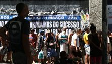 No Rio de Janeiro, "fila da fome" reúne pessoas sem teto em busca de comida