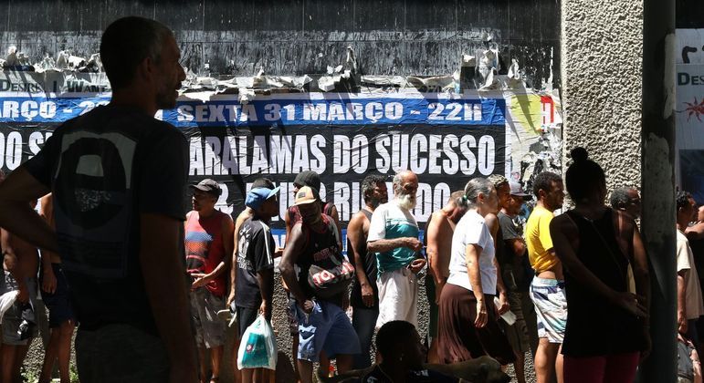 ONG oferece cem refeições por dia no centro do Rio