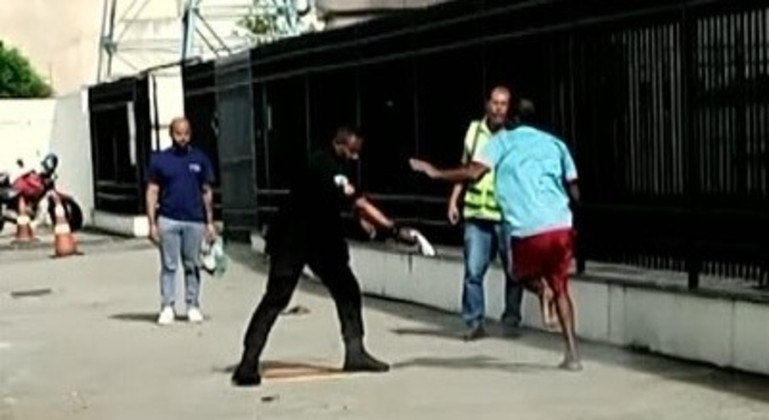 Vídeos flagraram disparos em frente ao Fórum de Cascadura