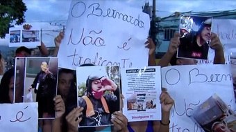Family protests after driver arrested with suspects fleeing Cidade de Deus
