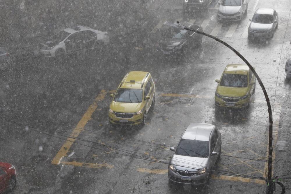 Após sensação térmica de 62 °C, RJ tem previsão de temporais e queda brusca de temperatura