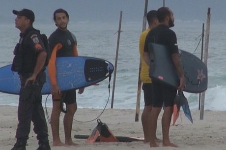 Surfistas foram detidos e pranchas apreendidas