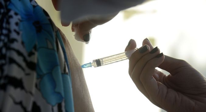 Rio inicia campanha de vacinação da gripe para pessoas a partir dos 60 anos