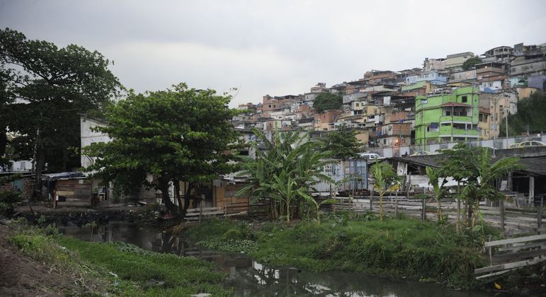 Complexo da Maré compreende 16 favelas onde vivem cerca de 140 mil pessoas
